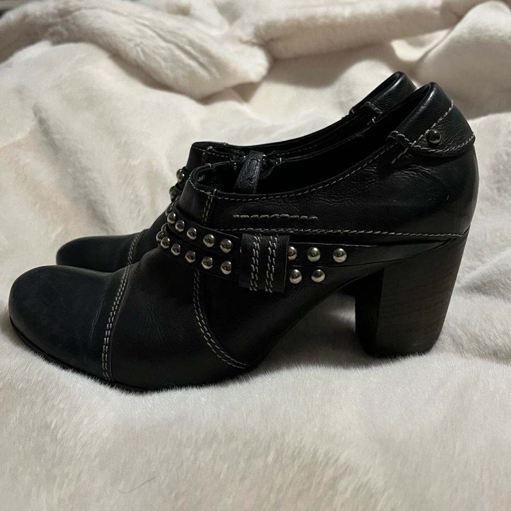Leather Manas Design Black Studded Women's wedge heel clogs